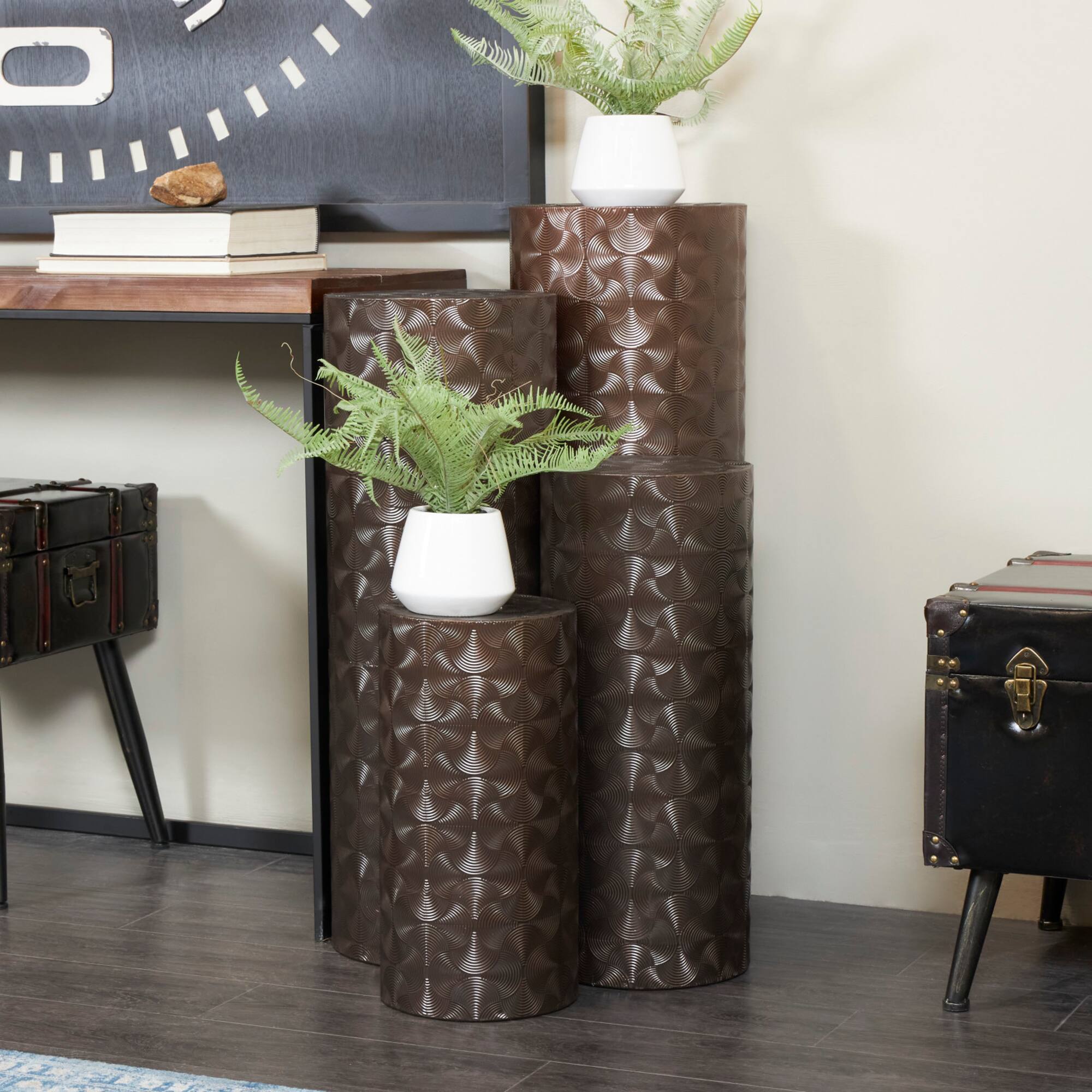 Brown Metal Tall Slim Abstract Pedestal Table with Grooved Shell Design Set